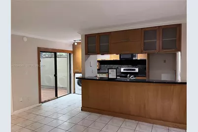 11010 Clubhouse Rd, Pembroke Pines, FL 33026 - Photo 12