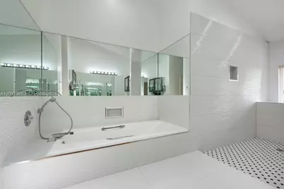 2000 S Bayshore Dr #58, Miami, FL 33133 - Photo 16