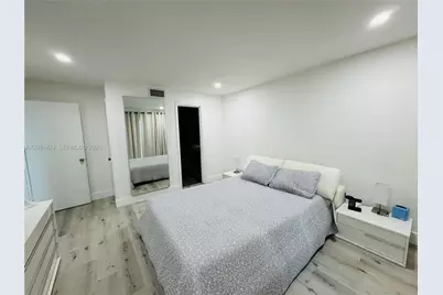 1555 W 44th Pl #214D, Hialeah, FL 33012 - Photo 10