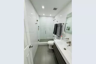 1555 W 44th Pl #214D, Hialeah, FL 33012 - Photo 22