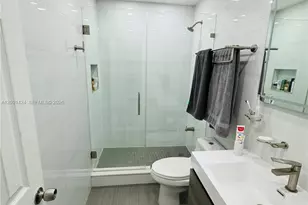 1555 W 44th Pl, Hialeah, FL 33012 - Photo 22