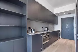 20 NE 11th St, Miami, FL 33132 - Photo 4