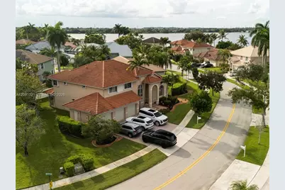 17930 NW 13th St, Pembroke Pines, FL 33029 - Photo 2