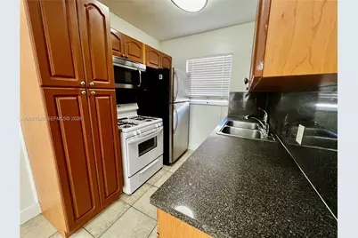 2072 NE 169th St #8, North Miami Beach, FL 33162 - Photo 2