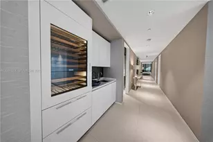 1000 NE Biscayne Blvd, Miami, FL 33132 - Photo 16
