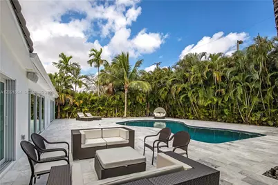 20501 NE 22nd Pl, Miami, FL 33180 - Photo 16