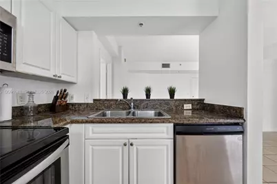 1 Glen Royal Pkwy #903, Miami, FL 33125 - Photo 6