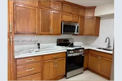 1040 NW 23rd Ct #1042, Miami, FL 33125 - Photo 4