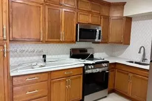 1040 NW 23rd Ct, Miami, FL 33125 - Photo 4