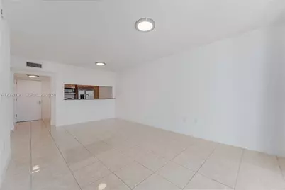 31 SE 5th St #409, Miami, FL 33131 - Photo 6