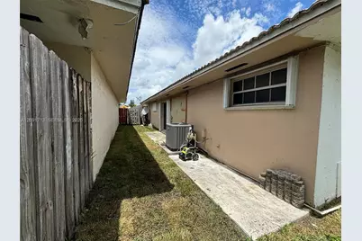 12810 NW 6th Ln, Miami, FL 33182 - Photo 28