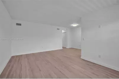8010 Tatum Waterway Dr #5, Miami Beach, FL 33141 - Photo 6