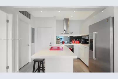 1460 Ocean Dr #407, Miami Beach, FL 33139 - Photo 4