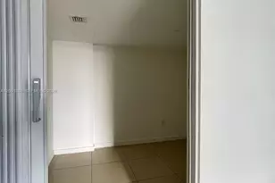 31 SE 6th St, Miami, FL 33131 - Photo 8