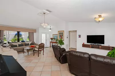 7609 Sunflower Dr, Margate, FL 33063 - Photo 8