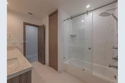 20405 NE 22nd Pl, Miami, FL 33180 - Photo 16