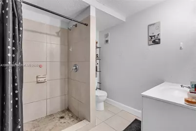 10000 NW 80th Ct #2247, Hialeah Gardens, FL 33016 - Photo 8