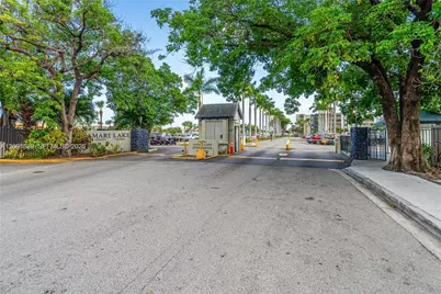 10000 NW 80th Ct #2247, Hialeah Gardens, FL 33016 - Photo 20