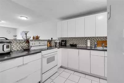 10000 NW 80th Ct #2247, Hialeah Gardens, FL 33016 - Photo 14
