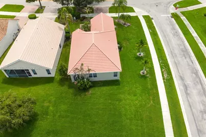 827 SW Lake Charles Cir, Port Saint Lucie, FL 34986 - Photo 32