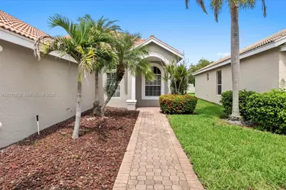 827 SW Lake Charles Cir, Port Saint Lucie, FL 34986 - Photo 4