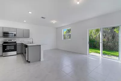 934 SE 19th St, Homestead, FL 33034 - Photo 14