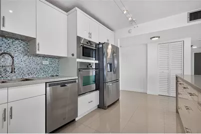 7135 Collins Ave #805, Miami Beach, FL 33141 - Photo 8