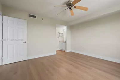 816 NW 11th St #906, Miami, FL 33136 - Photo 6