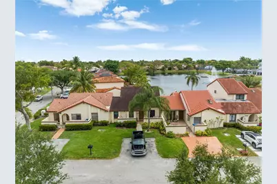17361 NW 66th Ct, Hialeah, FL 33015 - Photo 2