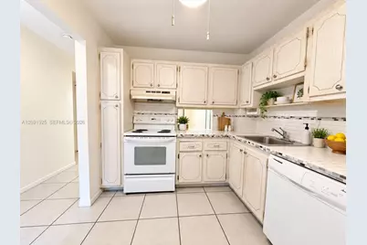 300 Berkley Rd #203, Hollywood, FL 33024 - Photo 4
