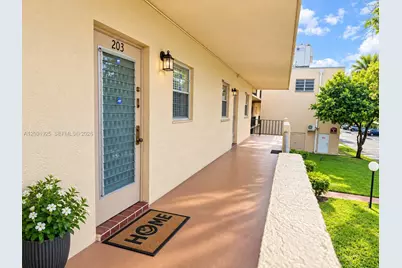 300 Berkley Rd #203, Hollywood, FL 33024 - Photo 1