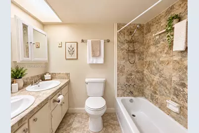300 Berkley Rd #203, Hollywood, FL 33024 - Photo 12