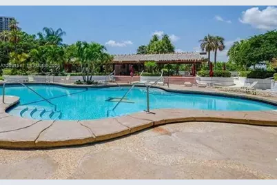 20281 E Country Club Dr #1105, Aventura, FL 33180 - Photo 4