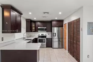 10837 NW 8th St, Pembroke Pines, FL 33026 - Photo 4