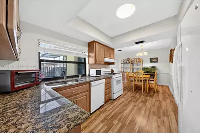 11731 NW 30th Pl, Sunrise, FL 33323 - Photo 10