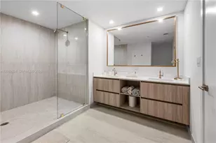 77 SE 5th St, Miami, FL 33131 - Photo 26