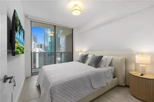77 SE 5th St, Miami, FL 33131 - Photo 28
