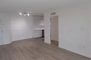8050 NW 8th St, Miami, FL 33126 - Photo 6