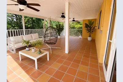 985 SW 10th St, Miami, FL 33130 - Photo 8
