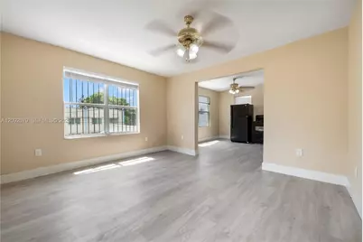 569 SW 5th St, Miami, FL 33130 - Photo 4