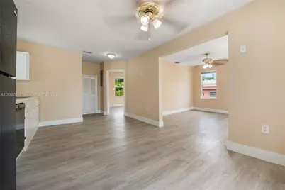569 SW 5th St, Miami, FL 33130 - Photo 6