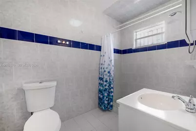 569 SW 5th St, Miami, FL 33130 - Photo 8