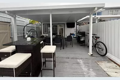 1324 W 71st St, Hialeah, FL 33014 - Photo 20