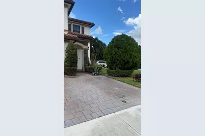 3301 W 89th Ter, Hialeah, FL 33018 - Photo 8