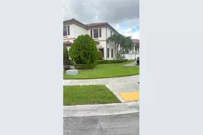 3301 W 89th Ter, Hialeah, FL 33018 - Photo 4