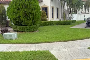 3301 W 89th Terrace, Hialeah, FL 33018 - Photo 4