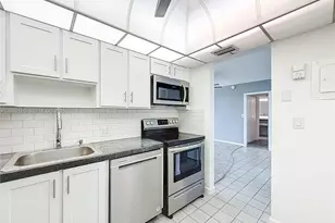 20301 W Country Club Dr, Aventura, FL 33180 - Photo 22