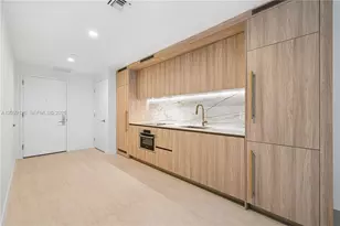 77 SE 5th St, Miami, FL 33131 - Photo 2