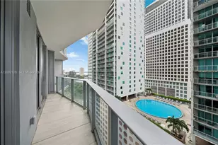 77 SE 5th St, Miami, FL 33131 - Photo 12