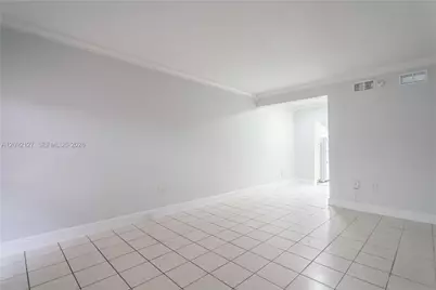 7640 Carlyle Ave #5A, Miami Beach, FL 33141 - Photo 4